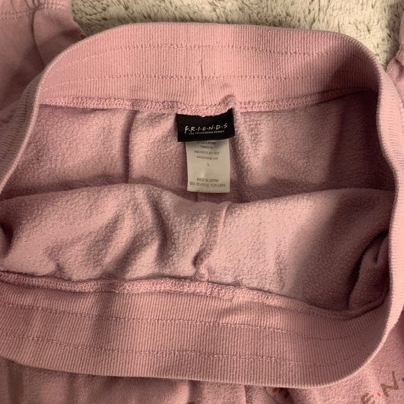 Friends™ The Television Series Women's Jogger Sweatpants – Size WL - Picture 7 of 8